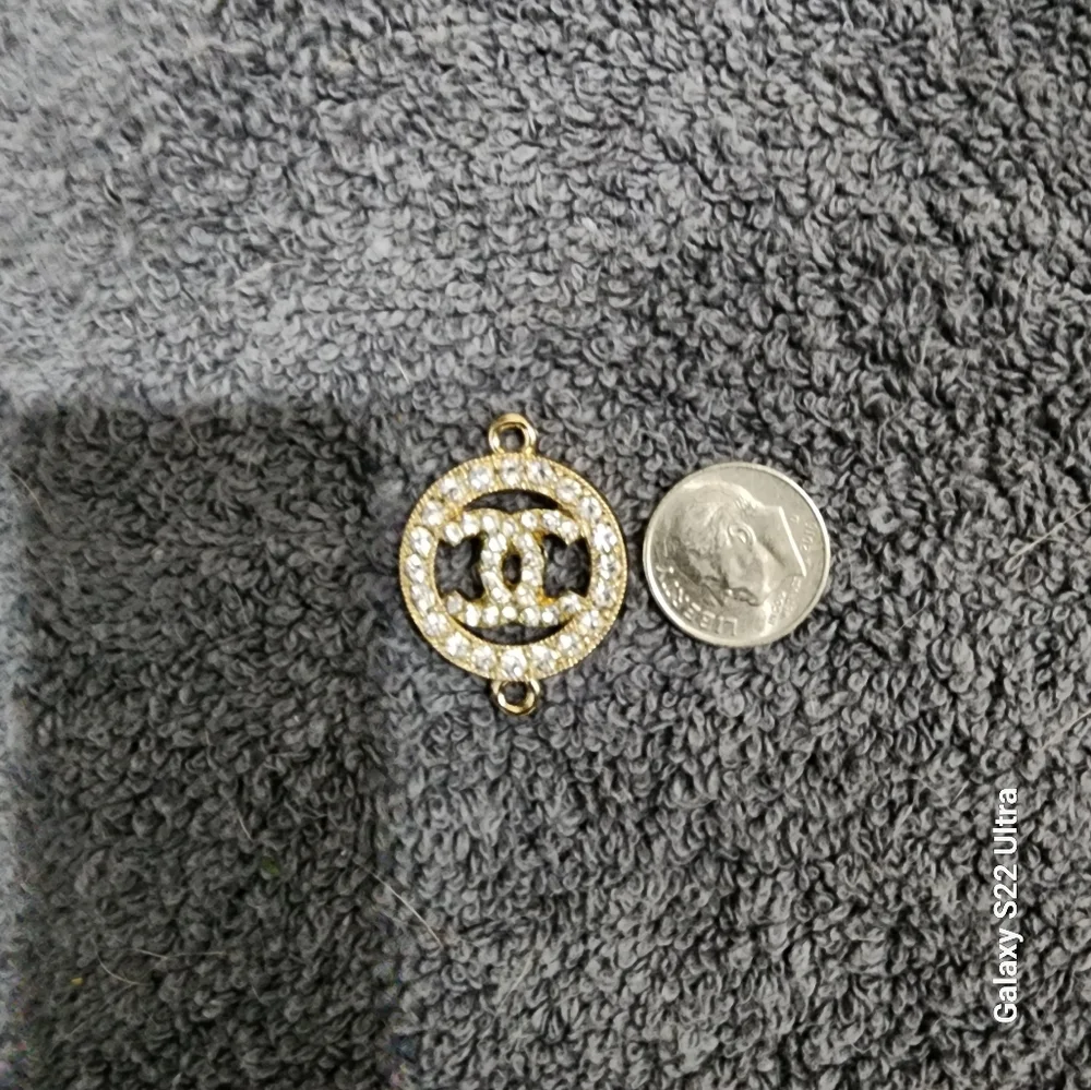Luxury CC Pendant Gold Tone and Crystal's 28mm - Picture 3 of 5
